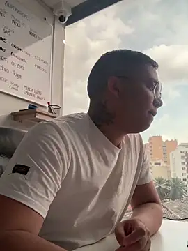 LiamColby  online show from February 12, 7:31 pm