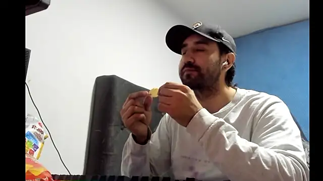 coolfriki online show from February 3, 4:54 am