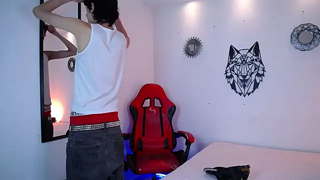 Emo Boy  online show from December 18, 12:45 pm