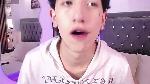 Emo Boy  online show from May 28, 8:18 pm