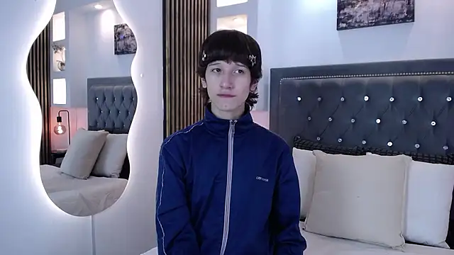 Emo Boy  online show from March 17, 8:11 pm