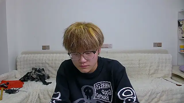 KK-cuteboy online show from February 7, 11:39 am