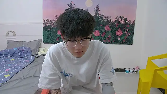 KK-cuteboy online show from May 4, 1:02 pm