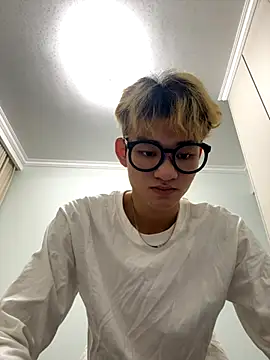 Snapshot of sexyboy-lele chatting on October 10, 11:59 am sexyboy-lele online show from October 10, 11:59 am