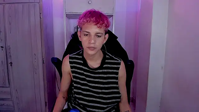 tylernova online show from November 28, 4:26 am