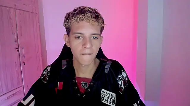 tylernova online show from February 7, 3:46 am