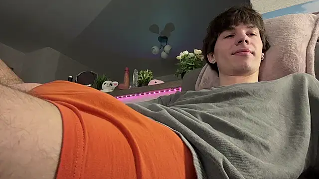 Jeremy1Scott online show from February 6, 4:20 am