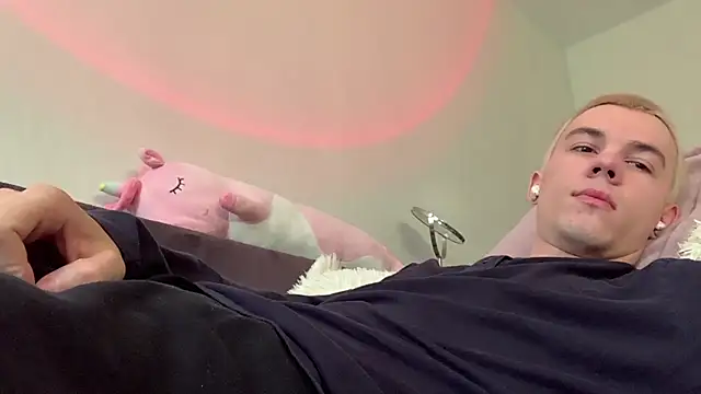Jeremy1Scott online show from July 4, 4:59 am