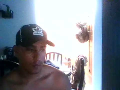 Andresreyes2000 online show from August 6, 7:53 pm