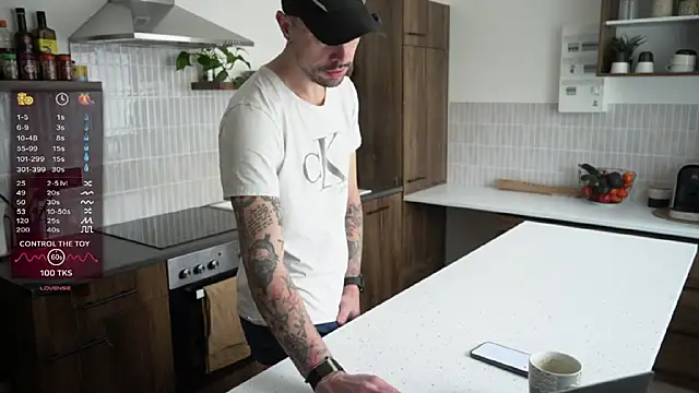 monsieurguitsxxx online show from February 15, 12:13 pm