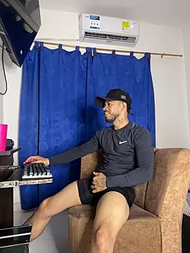 Kylian Alessandro online show from December 15, 9:39 am