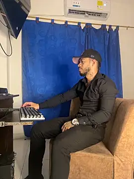 Kylian Alessandro online show from November 25, 11:34 am