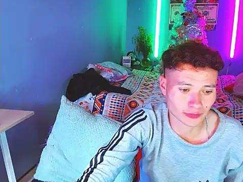 Latin boysxxxx online show from December 15, 9:01 pm