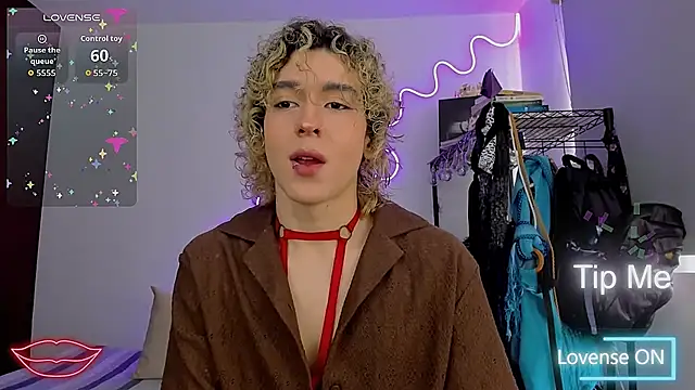 Lyric Mirage online show from November 19, 8:41 pm