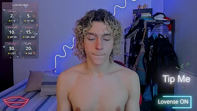 Lyric Mirage online show from December 22, 9:56 pm