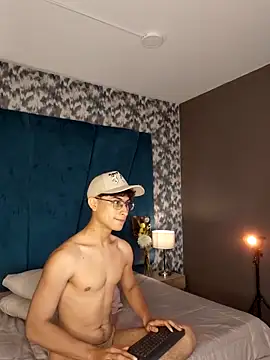 Aaron Eze online show from February 17, 9:46 pm