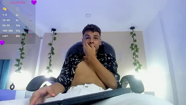 Xavier Fox    online show from February 20, 8:10 pm