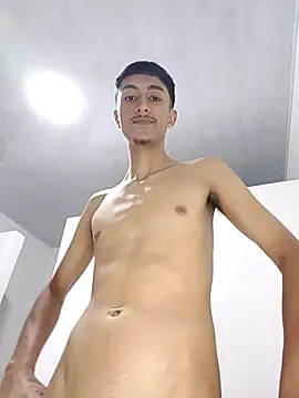 Iam Delirio online show from October 19, 4:28 am