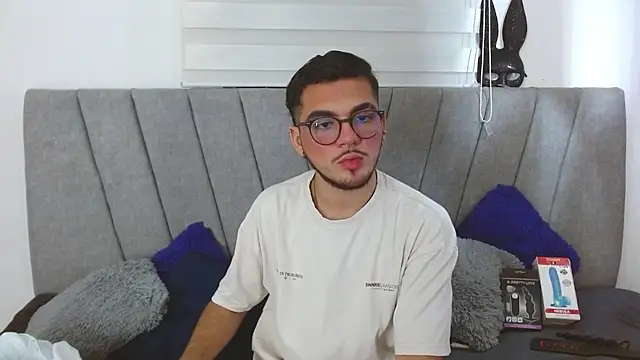 Zac Golden online show from November 11, 3:55 am