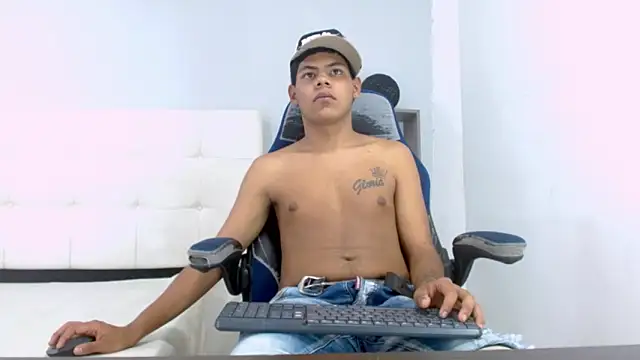 Yordi Alpha online show from October 24, 7:48 pm