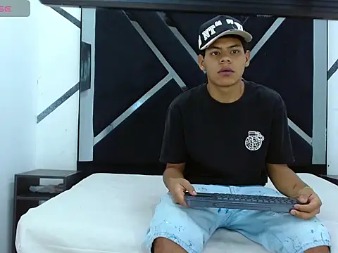 Yordi Alpha online show from November 5, 1:13 pm