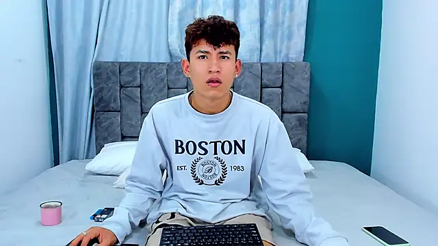 Nicolas Torres  online show from December 2, 7:22 am