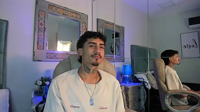 Mr Strike online show from December 2, 4:04 am