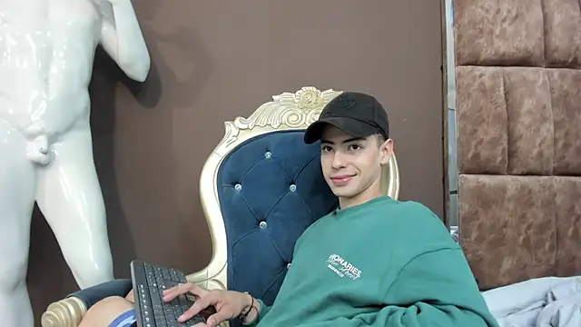 Sebastian Reed online show from January 15, 4:16 am