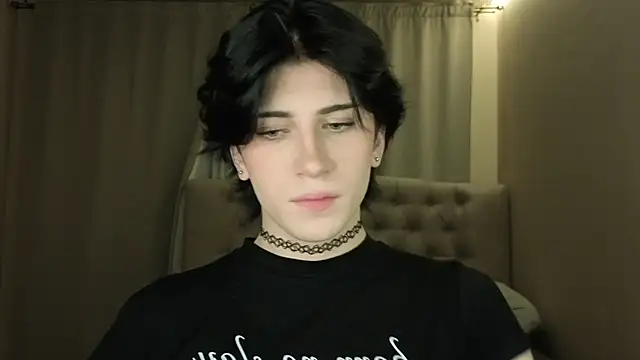 Oliver star boy  online show from April 18, 7:58 pm