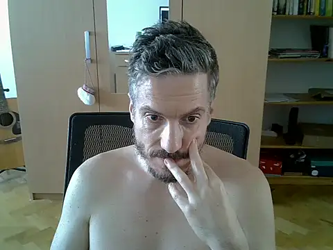 delayclose   online show from June 10, 3:02 pm