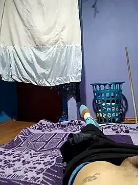 Ojitosbrrr online show from November 12, 6:41 am