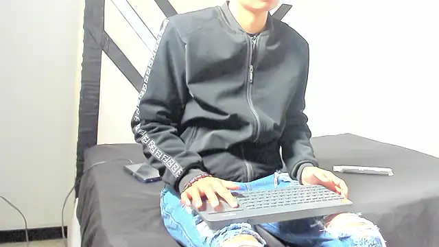 ALEXANDRO BOVER online show from October 29, 7:06 pm