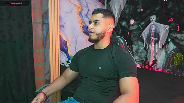 Tiler wolker online show from October 25, 11:50 pm