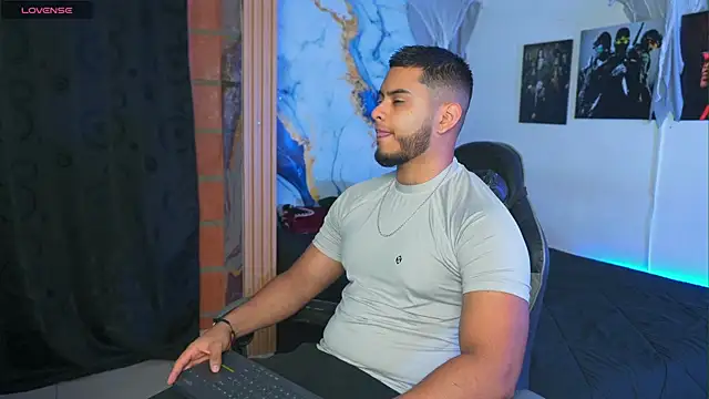 Tiler wolker online show from December 4, 2:29 am