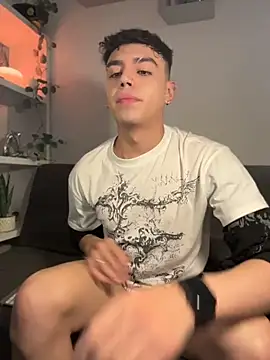 aronnhidden online show from July 26, 5:48 am