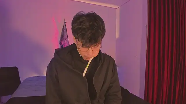 estmonnn online show from December 15, 1:13 am