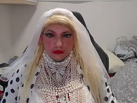VanesaCrossic online show from May 15, 10:01 am