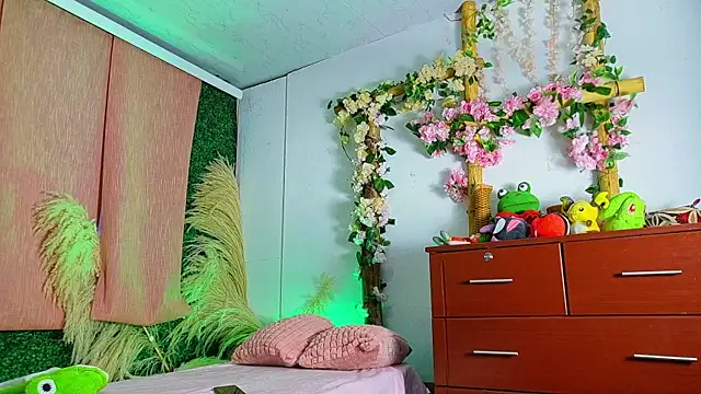 Leo Glow online show from March 10, 11:22 pm