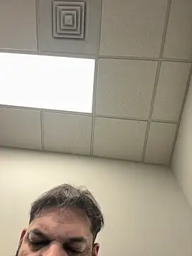 gino32582 online show from December 18, 10:39 pm