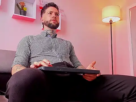 Supreme Alpha online show from November 26, 7:39 pm