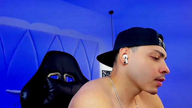 Maxwell Dupont online show from November 29, 4:09 pm