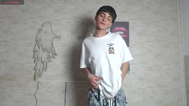 axel milo kairo and noa online show from December 18, 5:53 pm