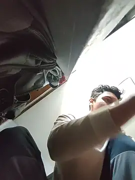 ianyoung18 online show from November 13, 6:45 pm