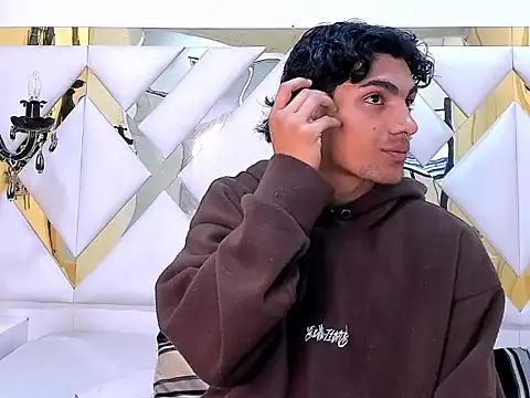 MattFiore online show from December 16, 12:01 pm