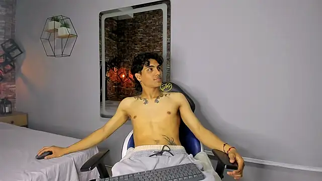 MattFiore online show from December 13, 8:37 pm