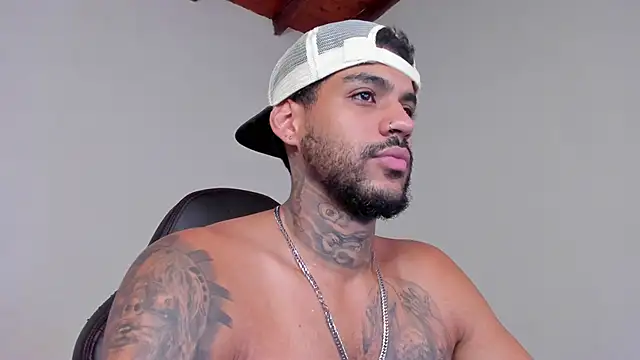 LuigiVitale 1 online show from November 30, 7:21 am