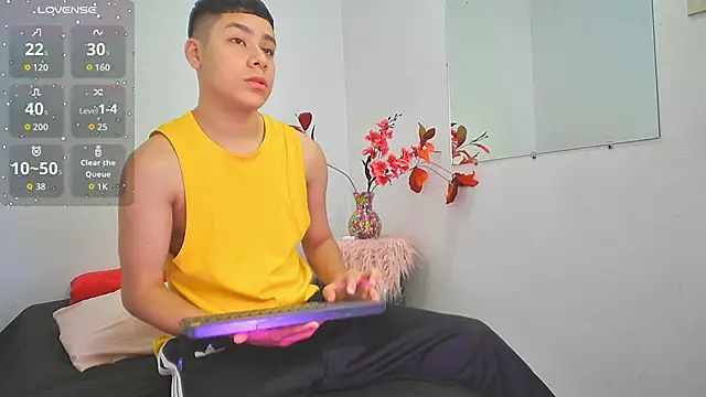 Lucastorrez01 online show from November 30, 2:35 am