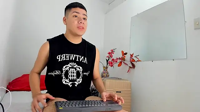 Lucastorrez01 online show from January 8, 7:02 am