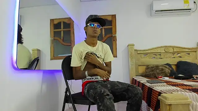 black boy22  online show from December 3, 3:01 am