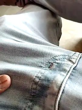 Roy   121 online show from April 17, 4:48 am